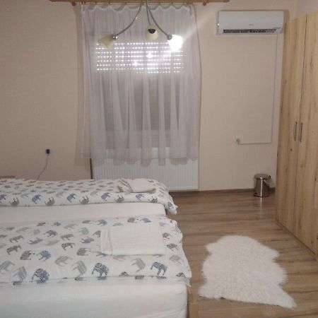 Apartamento Evelin sobe Backa Topola Exterior foto