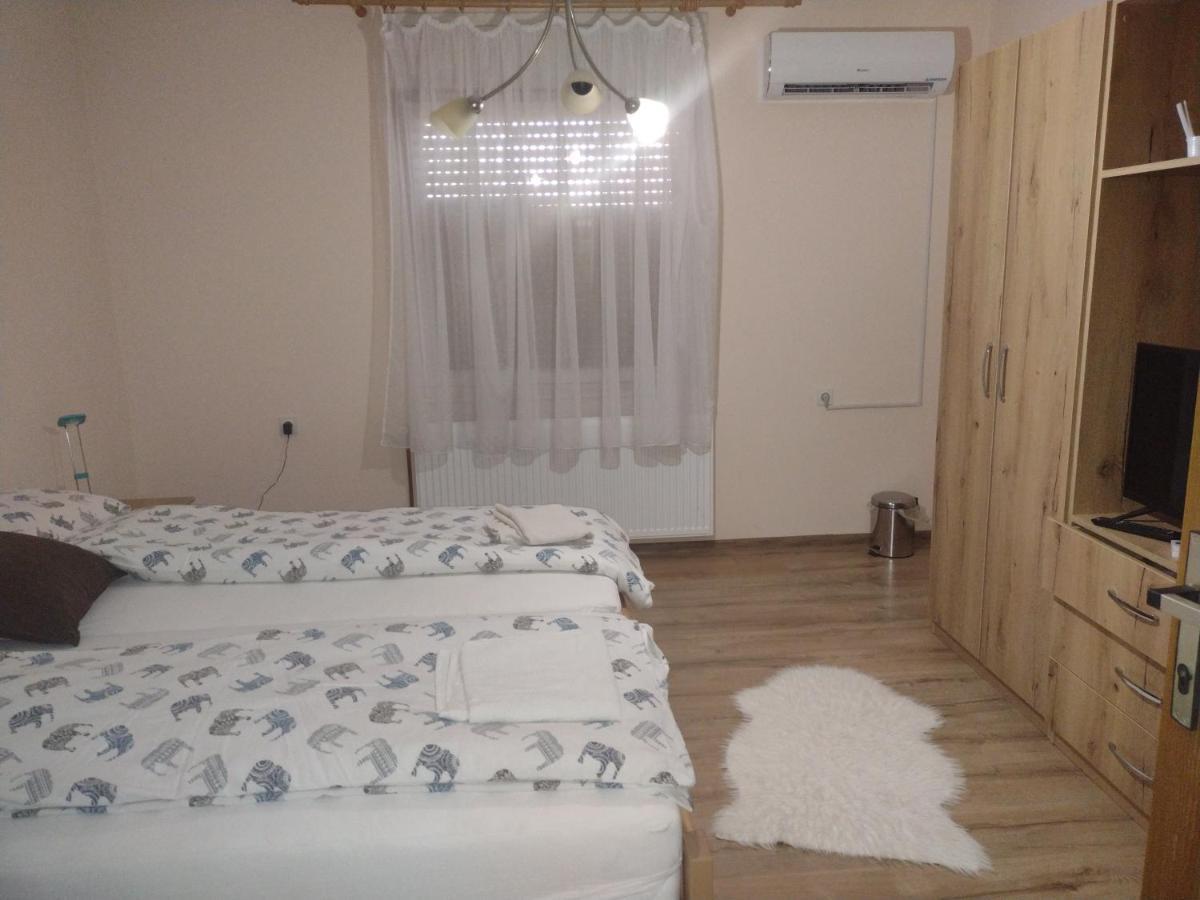 Apartamento Evelin sobe Backa Topola Exterior foto